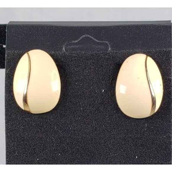 Vintage Crown Trifari 60s MCM White Enamel Egg Shape Gold Tone Clip On Earrings - Picture 1 of 12